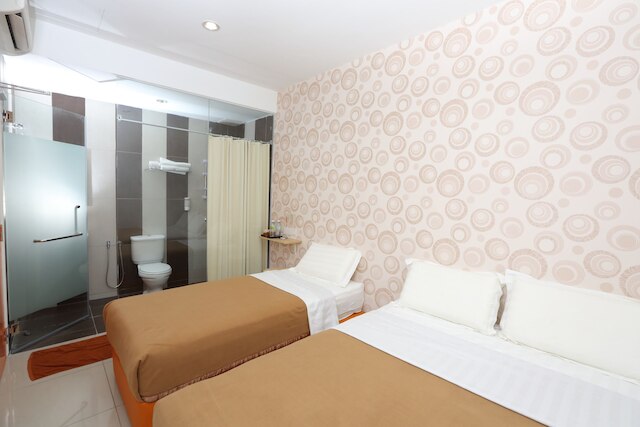 1 ホテル タマン コノート