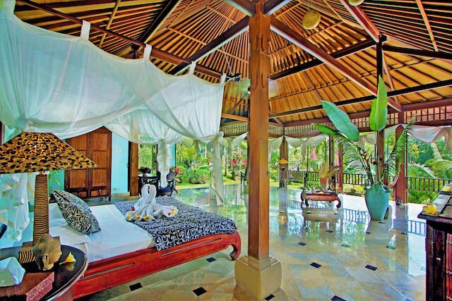 ザ マホガニー ヴィラ