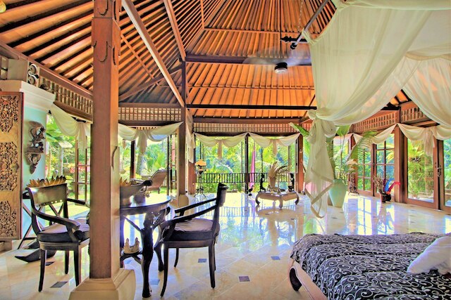 ザ マホガニー ヴィラ