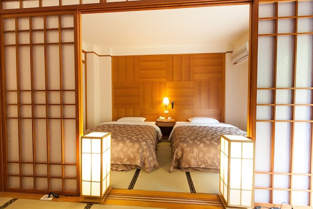 ホヤ ホット スプリングス ホテル (富野大飯店)