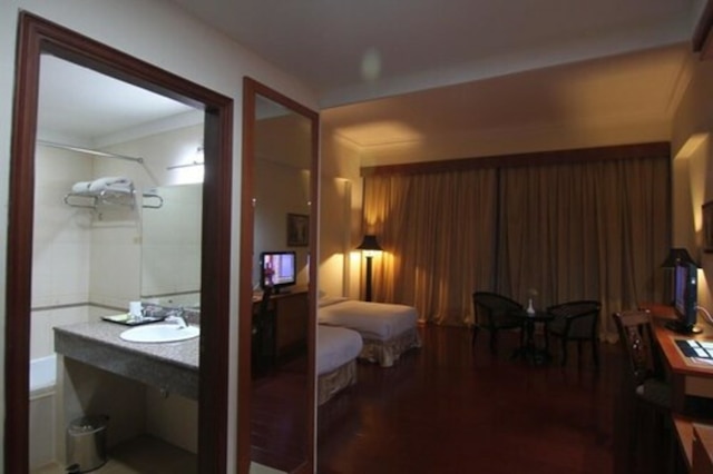 ゴールデン ビュー ホテル