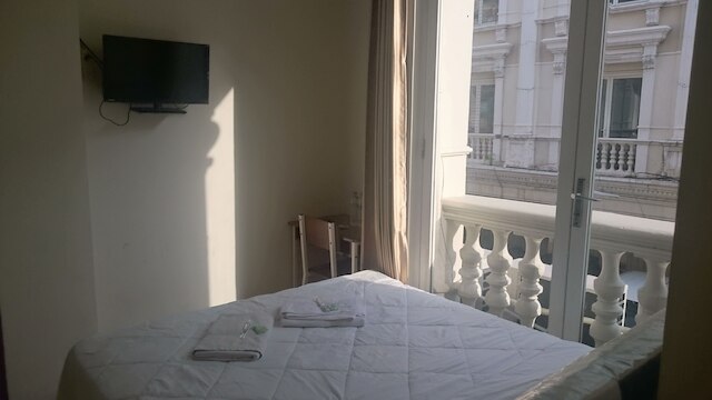 カプセル ホームステイ スラバヤ