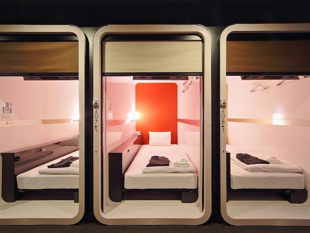 ファーストキャビン 愛宕山