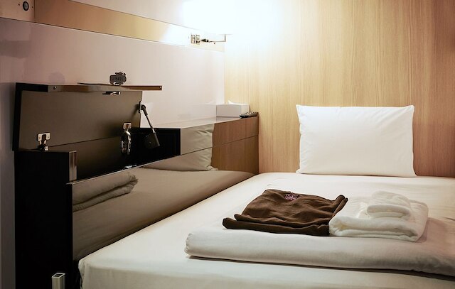 ファーストキャビン 愛宕山