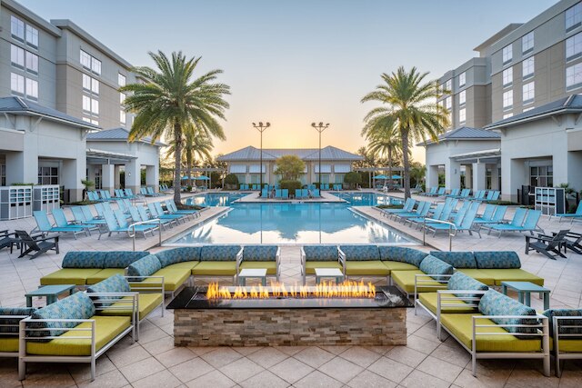 スプリングヒルズ スイーツ オーランド アット フラミンゴ クロッシングス® タウン センター / ウェスタン エントランス