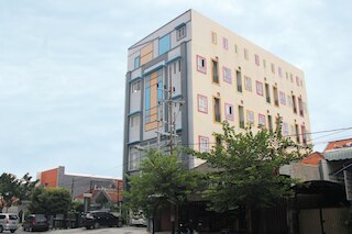 ラックスポイント ホテル スラバヤ