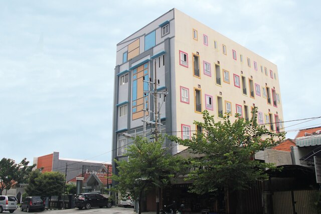 ラックスポイント ホテル スラバヤ