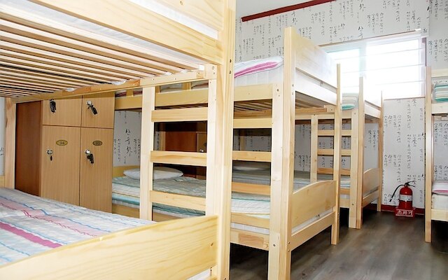 アミューズ ゲスト ハウス - ホステル