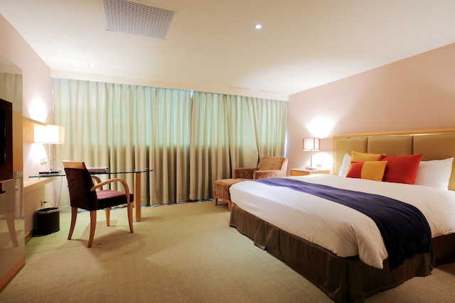 ジン フア ホテル (晶樺商務飯店)