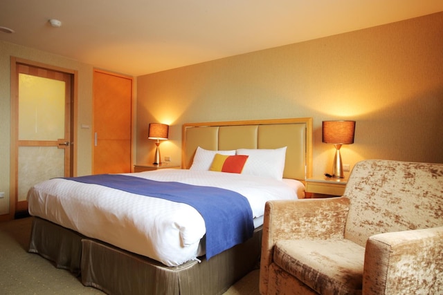 ジン フア ホテル (晶樺商務飯店)