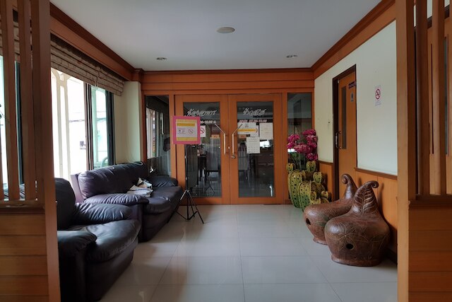 プーンスク レジデント ホテル