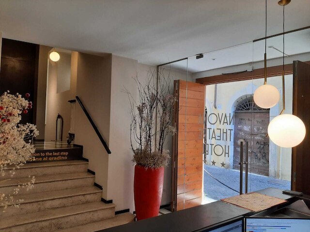 ナヴォーナ シアター ホテル