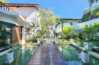 ヴィラ カシス バイ ナギサ バリ