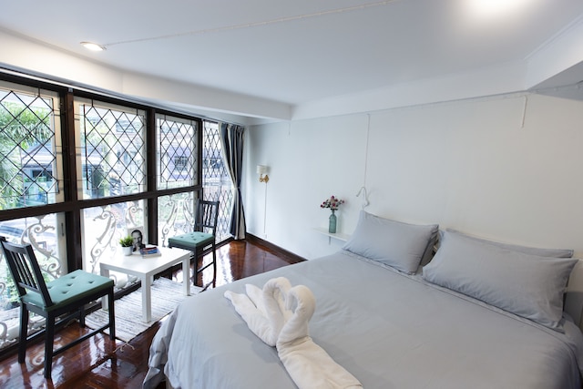 ホーム16ホステル16