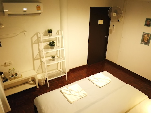 ホーム16ホステル16