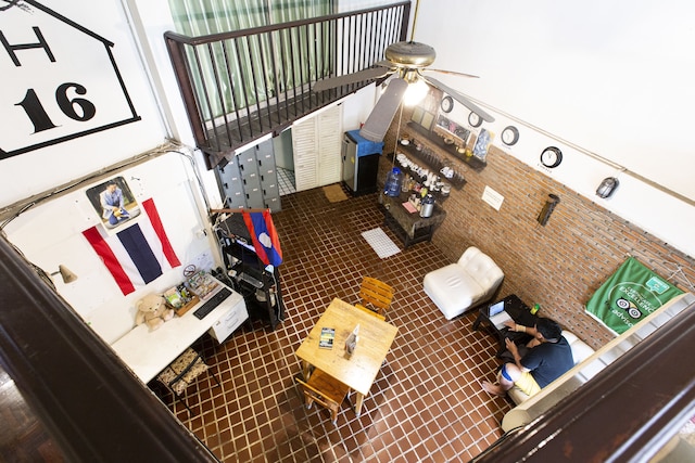 ホーム16ホステル16