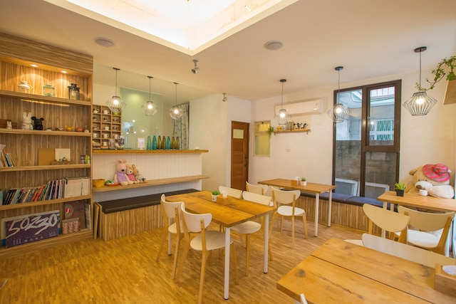 トゥー メーターズ レーン トゥー ホール