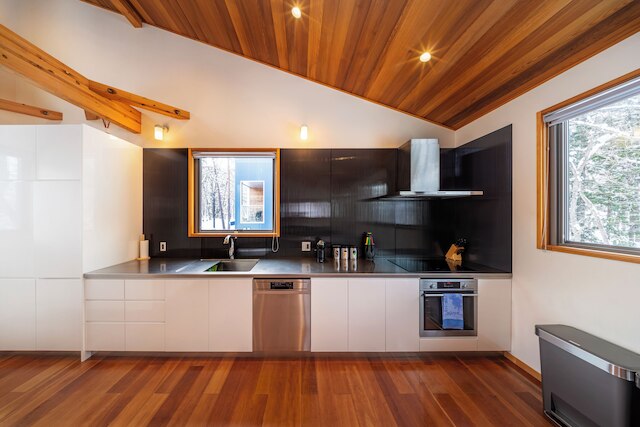 ブルーバード シャレー by ザ・ハクバ・コレクション