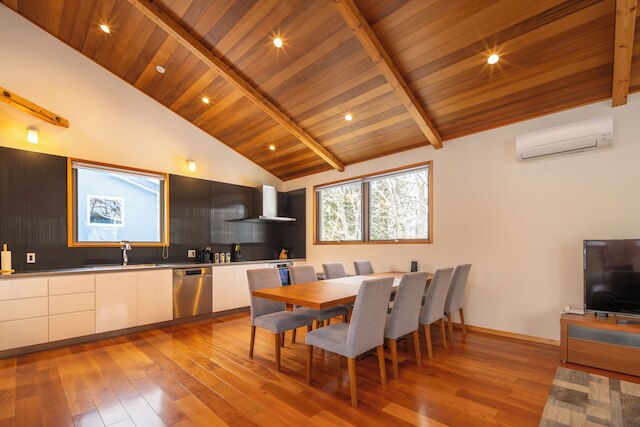 ブルーバード シャレー by ザ・ハクバ・コレクション