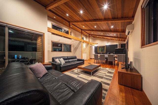 ブルーバード シャレー by ザ・ハクバ・コレクション