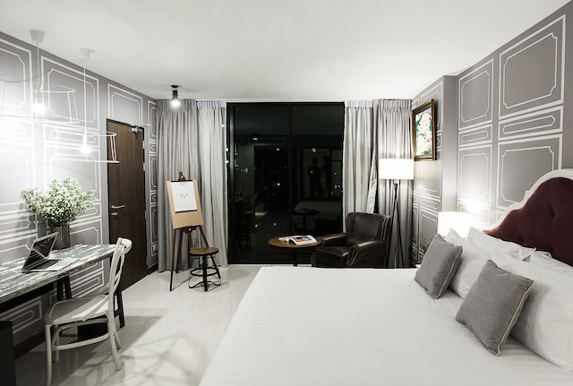 アート マイ ギャラリー ニマン ホテル