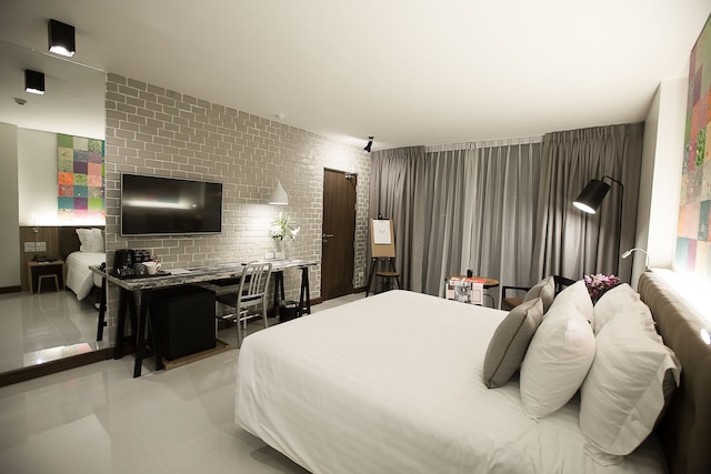 アート マイ ギャラリー ニマン ホテル