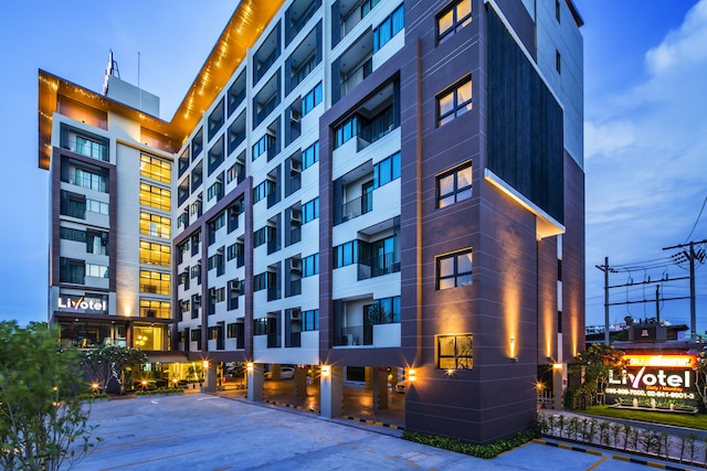 リヴォテル ホテル ガセート ナワミンバンコク