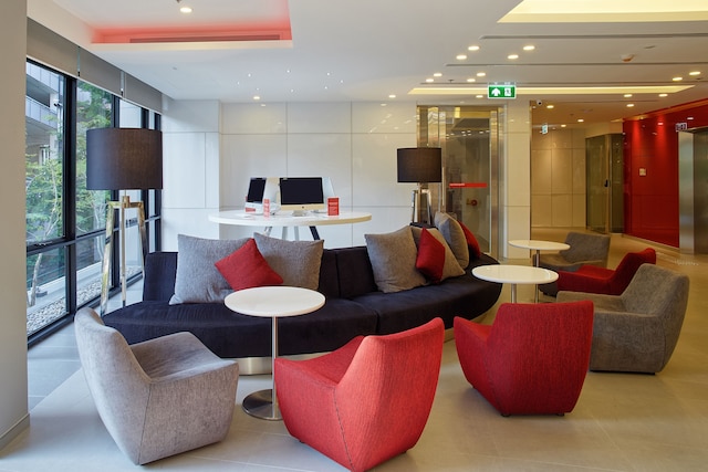 イージー プラネット バンコク スラウォン