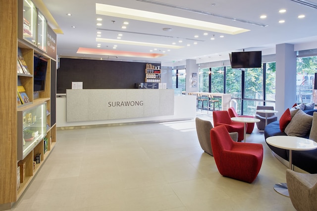 イージー プラネット バンコク スラウォン