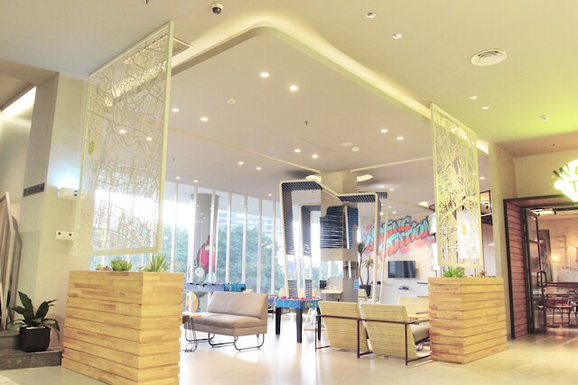 イエロー ホテル ジェムルサリ スラバヤ