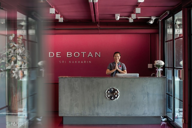 デ ボタン スリナカリン ホテル & レジデンス