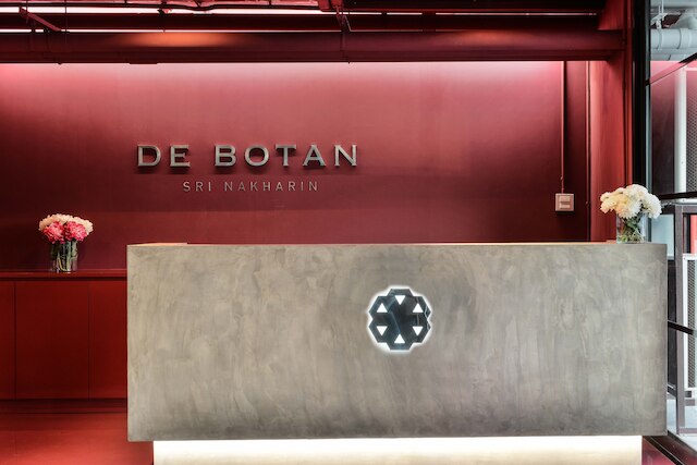 デ ボタン スリナカリン ホテル & レジデンス