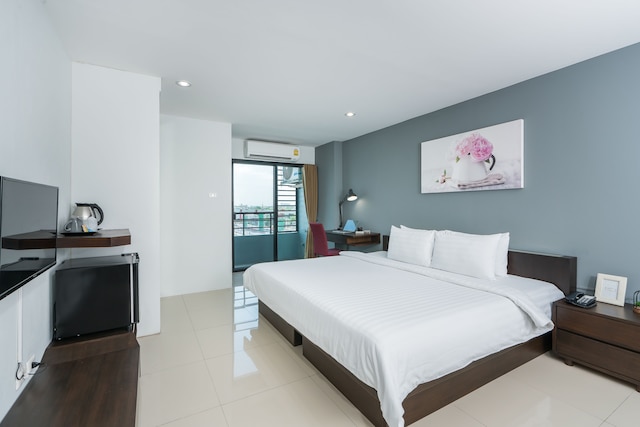 デ ボタン スリナカリン ホテル & レジデンス