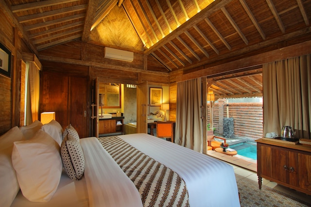 スアルティ ブティック ビレッジ