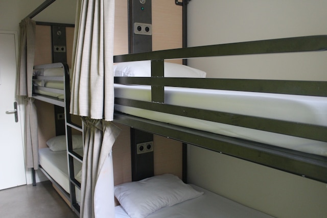 ザ ピープル - リール - ホステル