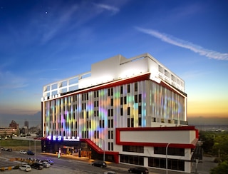 Uher Luxury Resort & Hotel (雲河概念旅館)