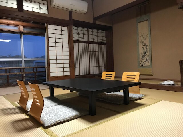 勝崎館