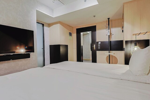 ホテル ウィズ アーバン デリ