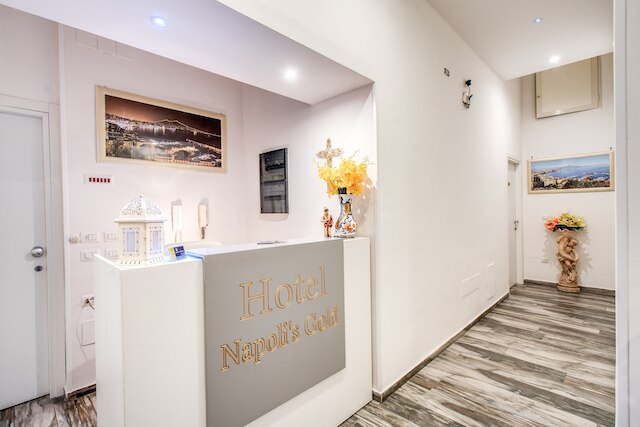 ナポリズ ゴールド ホテル