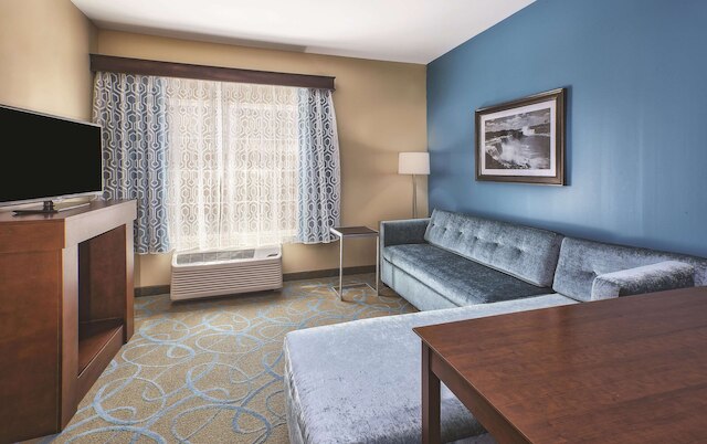 ラ キンタ イン & スイーツ バイ ウィンダム ナイアガラ フォールズ