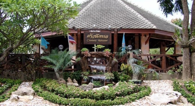 サムロイヨード ホリデイ リゾート