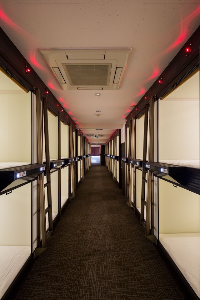 カプセルホテル CUBE