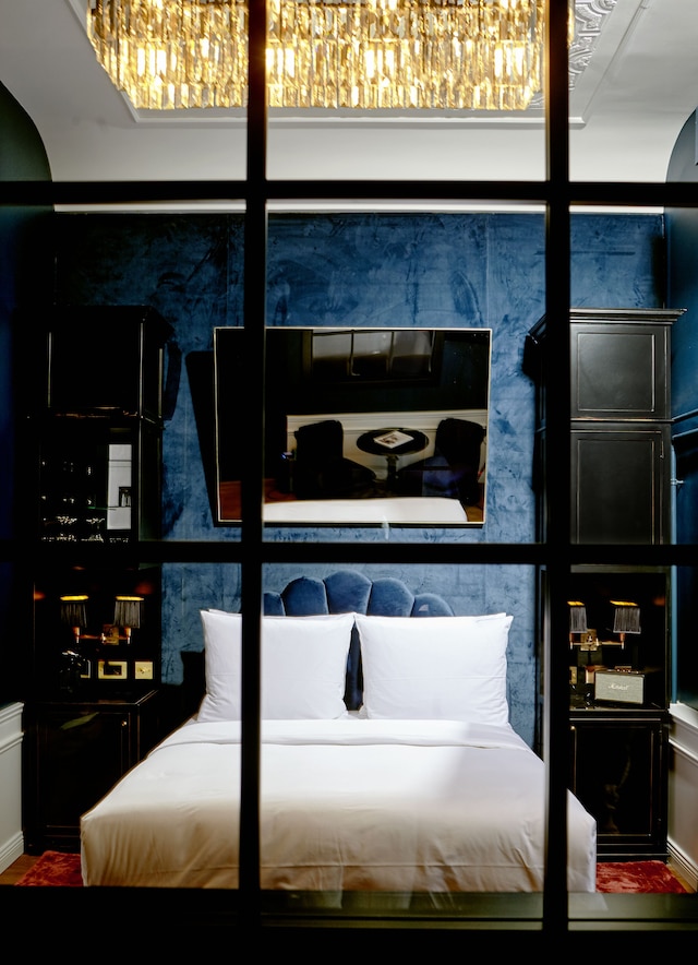 プロヴォケーター、ベルリン、ア パート オブ サークル コレクション