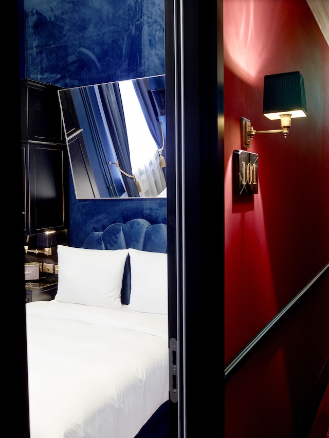 プロヴォケーター、ベルリン、ア パート オブ サークル コレクション