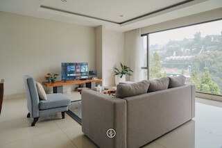 チューリップ ヒル ビュー 6 ベッドルーム ヴィラ ウィズ プール & ムービールーム