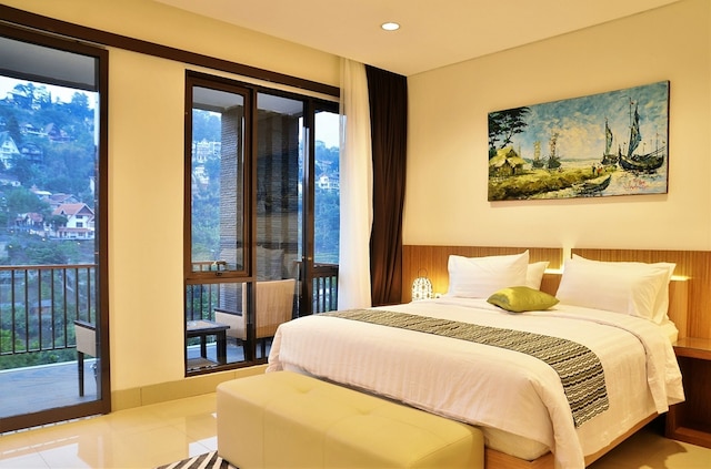 チューリップ ヒル ビュー 6 ベッドルーム ヴィラ ウィズ プール & ムービールーム