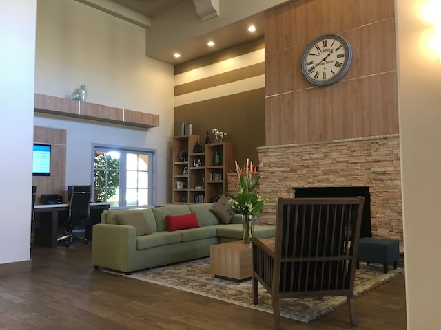 メインステイ スイート ジョン ウェイン エアポート バイ チョイス ホテルズ