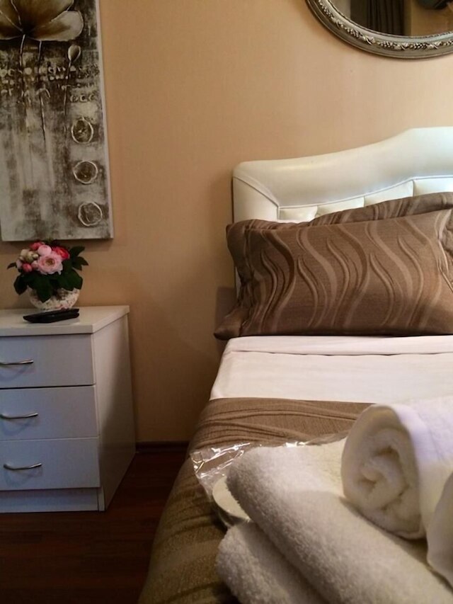 ローズ ルームズ アパート