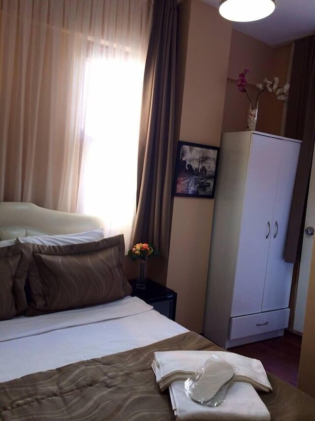 ローズ ルームズ アパート