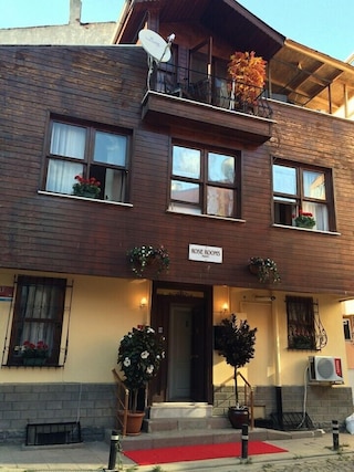 ローズ ルームズ アパート